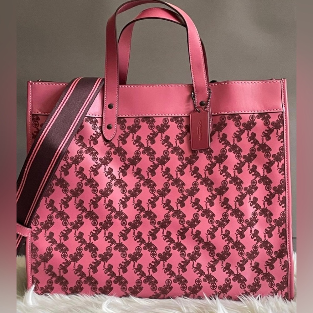 💰SOLD - C6612 - Coach Field Tote 40 with Horse and Carriage - Picture 10 of 11